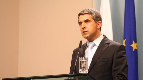 Плевнелиев: Заставам на страната на народа