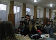 Нощ в библиотеката