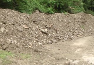 Проливният дъжд вчера причини свлачище, което затвори стария път от Ботевград към София Скрийншот