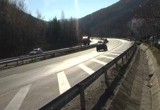 Млад мъж вчера едва не бе прегазен на автомагистрала Хемус в района на бензиностанцията на Зелин Скрийншот