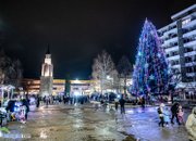 С коледна премяна засия централната част на Ботевград
