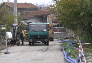 В Скравена възобновиха работата по подмяна на водопровода Скрийншот