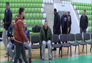 Вчера мъжкият баскетболен отбор не проведе тренировка, днес момчетата се явиха в Арена Ботевград в обичайния час за сутрешното занимание Скрийншот