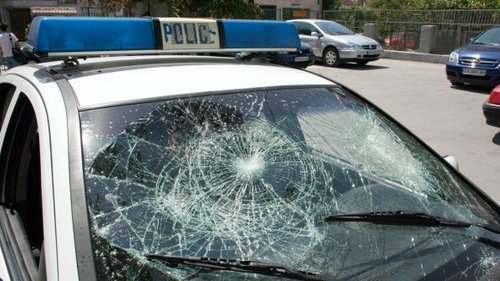 Потрошени патрулки и арести след годеж в Банско