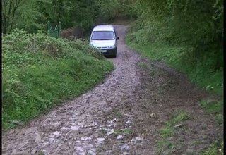 При проливен дъжд, край къщата на семейство от Врачеш потича река Скрийншот