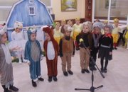 Деца от Детска градина “Звънче“ поднесоха празнична програма в Дома за възрастни хора “Д-р Адриян Атанасов“ 