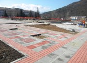 Благоприятни условия за работата по обекта „Езерото” пред болницата в Етрополе 