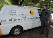 Човекът, който почиства паметниците в Етрополе