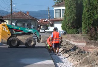 Започна основният ремонт на площада в Скравена Скрийншот