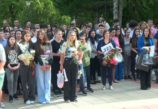 Каква бе атмосферата в първия учебен ден на училището, в което приемат деца от цялата страна, а за поредна година балът е най-висок за цялата Софийска област Скрийншот