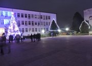 С красива елха, топло време и празнични фоерверги започват празниците в Етрополе