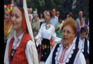 Самодейците от читалище „Събуждане“ – Врачеш взеха участие в съвместен спектакъл в сръбския град Върнячка баня заедно с ансамбъл „Абрашевич“. Скрийншот