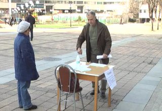 Повече от 1600 жители на община Ботевград са подкрепили досега искането за национален референдум за изборната система Скрийншот