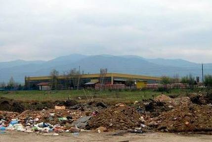 Криминалисти разследват кражба от керамичния завод
