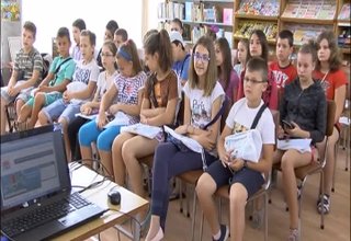 Деца от Ботевград се присъединиха към инициативата “Забавното четене” Скрийншот
