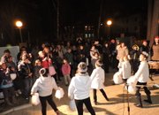 Още една елха светна тази вечер в Етрополе