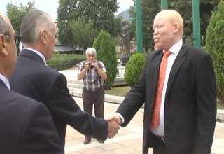 Посланикът на Южно Африканската република днес бе на посещение в община Правец Скрийншот