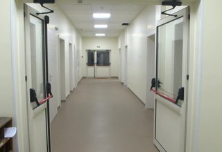 Първият ремонтиран сектор от сградата на ботевградската болница вече е факт Скрийншот