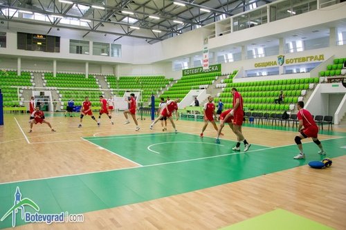 Волейболните национали очакват спокойно мачовете с Канада