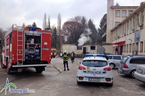 Пожар в бившето парокотелно на болницата