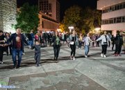 Десетки на площада, за да празнуват победата на Иван Гавалюгов на изборите