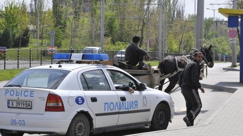 Циганин опита да продаде малолетната си щерка