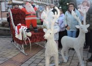 ЗА ПЪРВИ ПЪТ В ЕТРОПОЛЕ СИЯЕ КОЛЕДНО ГРАДЧЕ