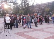 10 000 лампички осветиха коледната елха тази вечер в центъра на Етрополе  