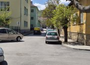 Проблемът със струпването на автомобили около ОУ “Н. Й. Вапцаров“- начален етап, ще бъде решен до началото на новата учебна година 