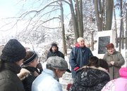 Ученици от Вапцаров се поклониха пред руския паметник в Рашково 