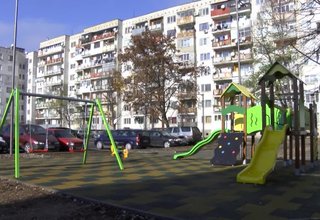 Още шест детски площадки бяха монтирани през този месец на няколко места в ботевград Скрийншот