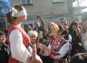 Ботевградчани изпълниха обичая „топене на пръстени” 