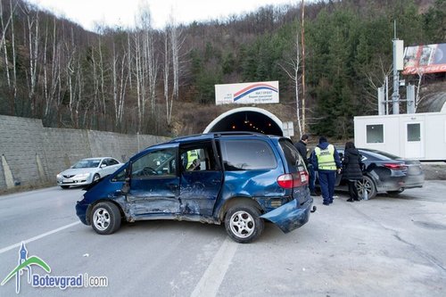 Двама врачежани пострадаха при катастрофа на магистралата (допълнена)