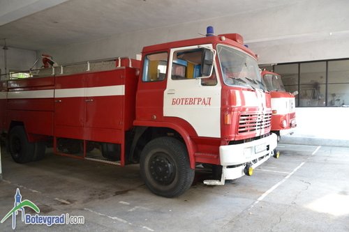 Доброволци помогнали при гасенето на пожара в землището на Врачеш