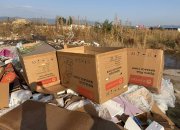 Кашони изхвърлени на ПИК-а от бус