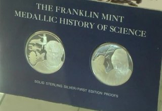 50 сребърни плакета с образите на английските крале са изложени в Историческия музей в Правец Скрийншот