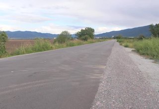 За втора поредна година пътят Ботевград-Литаково посреща есента без маркировка и парапети на мостовете Скрийншот