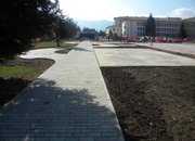Благоприятни условия за работата по обекта „Езерото” пред болницата в Етрополе 