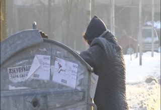 Глоба от 300 до 1000 лева заплшват клошарите, които ровят в кофите за смет Скрийншот