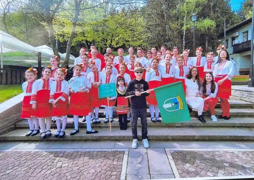 “Хоро-Н“ и Детски танцов състав с призови места във ФФ “Веселие в Елена“