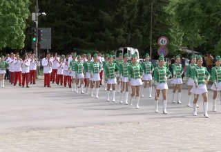 Стотици ботевградчани и гости на града вчера отбелязаха Великден в градския парк. Над 500 самодейци участваха в концертната програма на откритата сцена Скрийншот