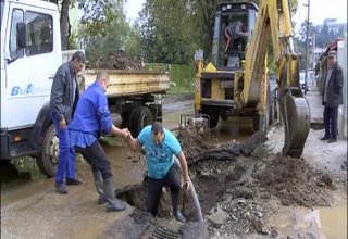 Поредица аварии на водопровода оставиха на сухо целия Ботевград Скрийншот