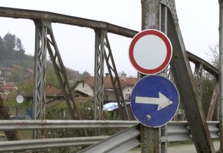Опасен мост в Новачене е затворен за движение Скрийншот