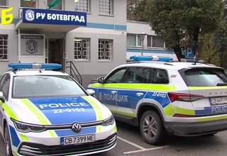 Един от автомобилите на полицията в Ботевград вече е оборудван с пос терминал Скрийншот