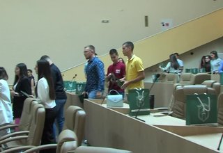Отличниците на Випуск 2023 на ботевградските средни училища днес получиха дипломите си на специална церемония Скрийншот