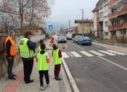 Ученици разпространиха “посланията на есенния лист“ в Правец 
