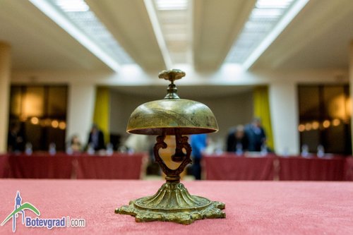 Реконструкцията на градския парк ще продължи 