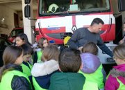 Третокласници от Етрополе със занятие по защита при бедствия, аварии и пожари