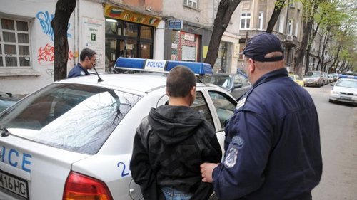 Двама тийнейджъри пробваха да изнасилят 15 - годишно момиче