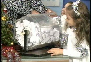 Телевизия Ботевград раздаде 17 награди в новогодишната си томбола Скрийншот